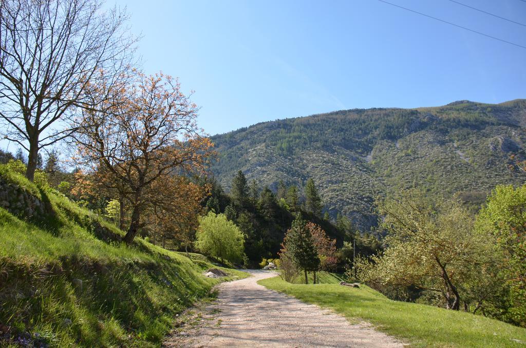 Camping Calme Et Nature كاستيلان المظهر الخارجي الصورة