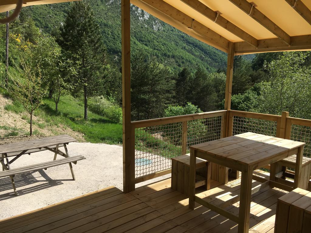 Camping Calme Et Nature كاستيلان المظهر الخارجي الصورة