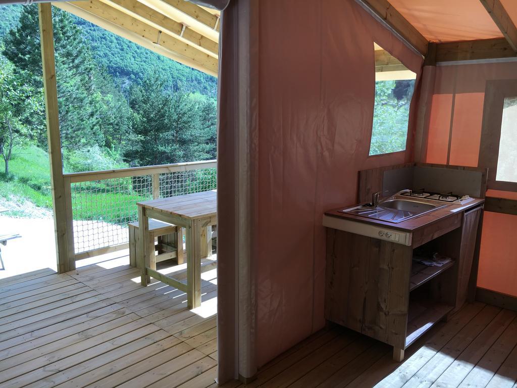 Camping Calme Et Nature كاستيلان المظهر الخارجي الصورة